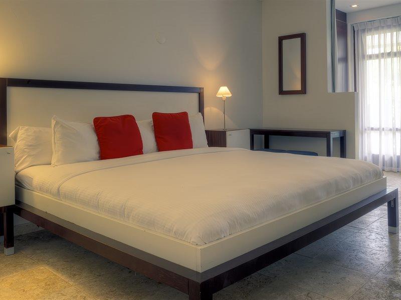 Floris Suite Hotel - Spa & Beach Club - Adults Only Piscadera Bay Exterior photo