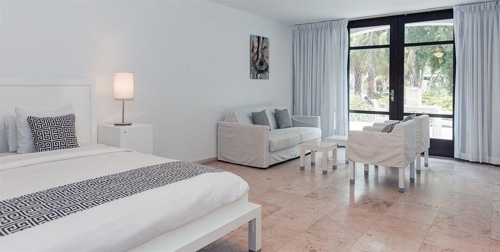 Floris Suite Hotel - Spa & Beach Club - Adults Only Piscadera Bay Exterior photo